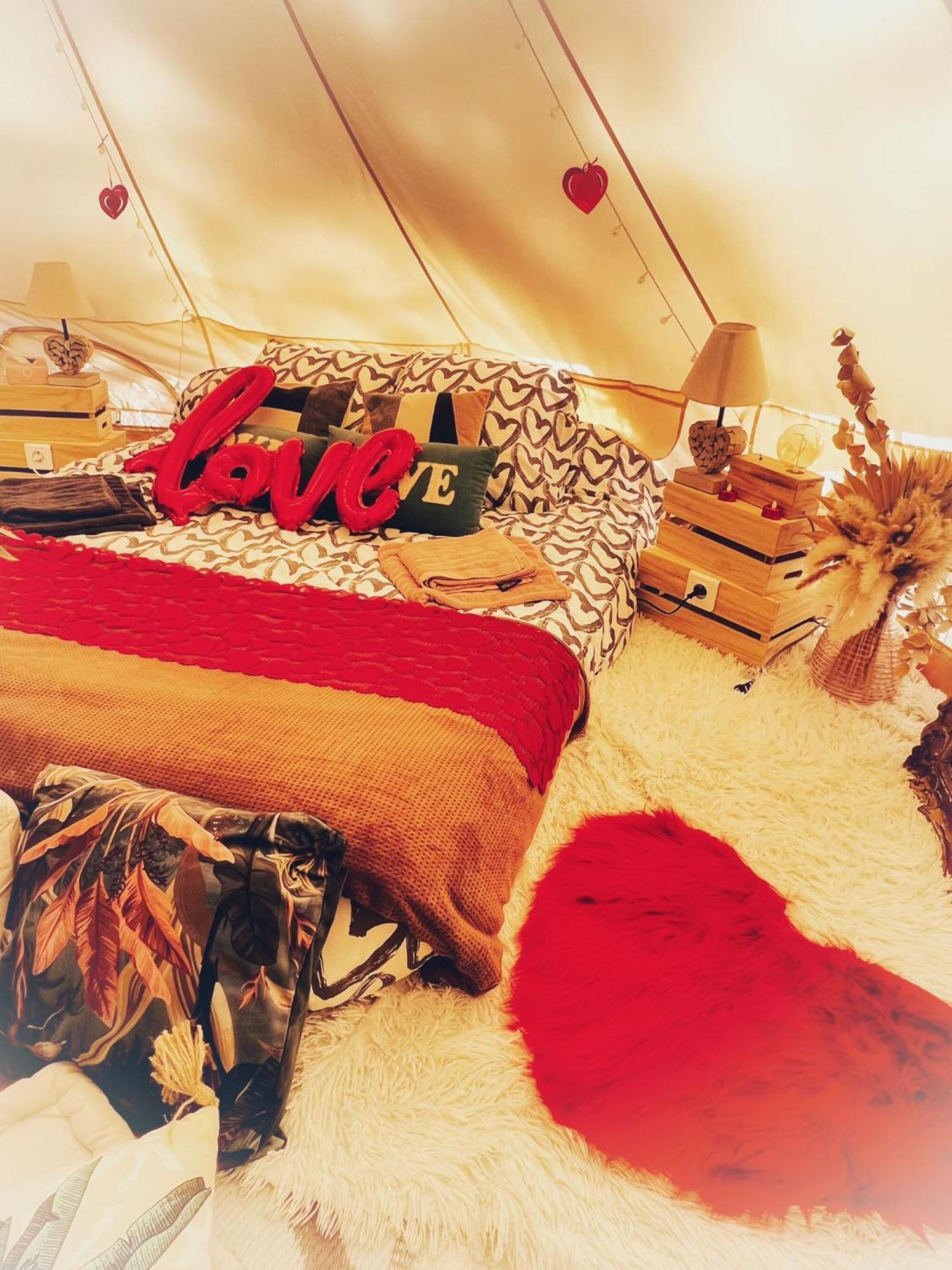 Love Room Tente Lodge Spa Mfg Chez C&C, Exclusivement Reservee Aux Adultes Cantaron Eksteriør bilde