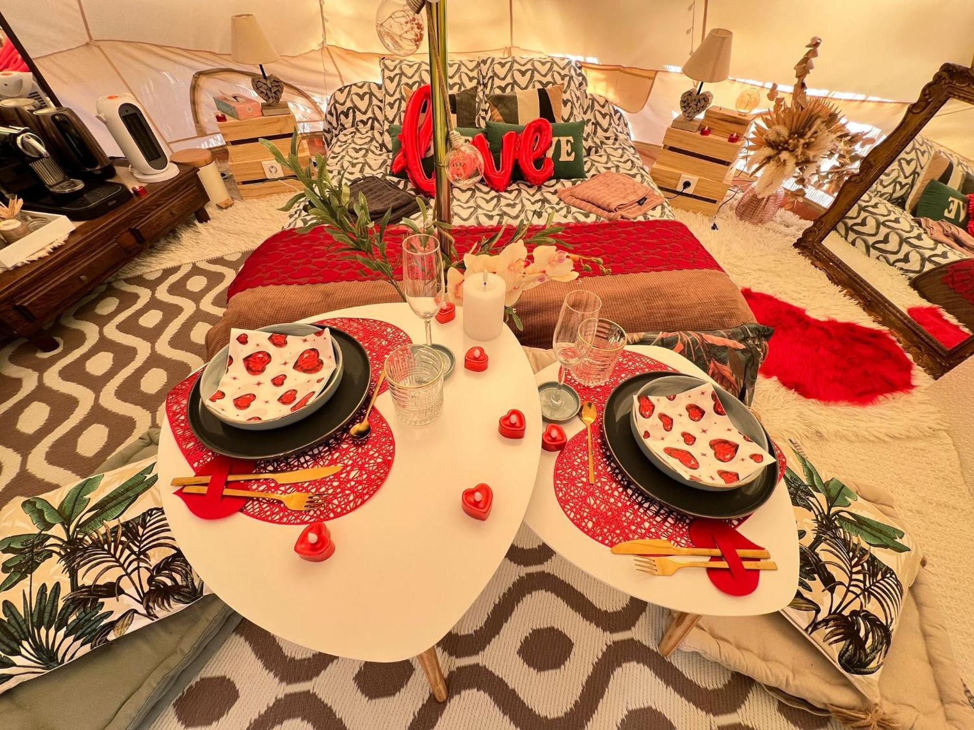 Love Room Tente Lodge Spa Mfg Chez C&C, Exclusivement Reservee Aux Adultes Cantaron Eksteriør bilde